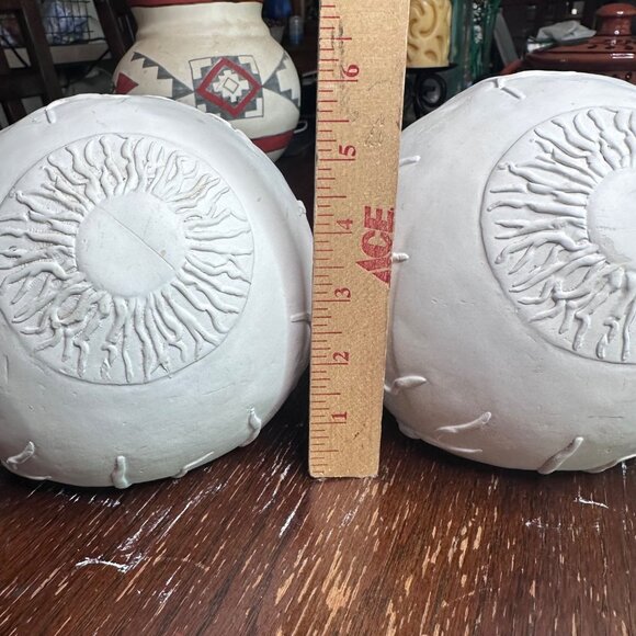 Large White Ceramic Eyeball Bookends With Sculpted Vein & Iris Details - Picture 4 of 13